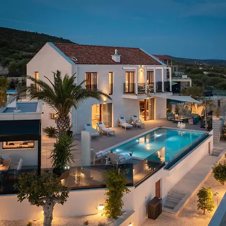 Luxury - Sea La Vie *
