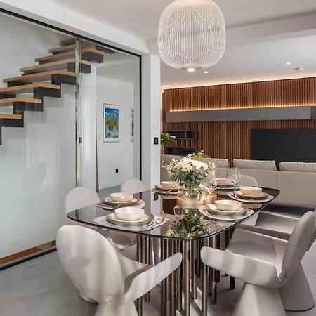 Luxury - Sea La Vie Holiday home